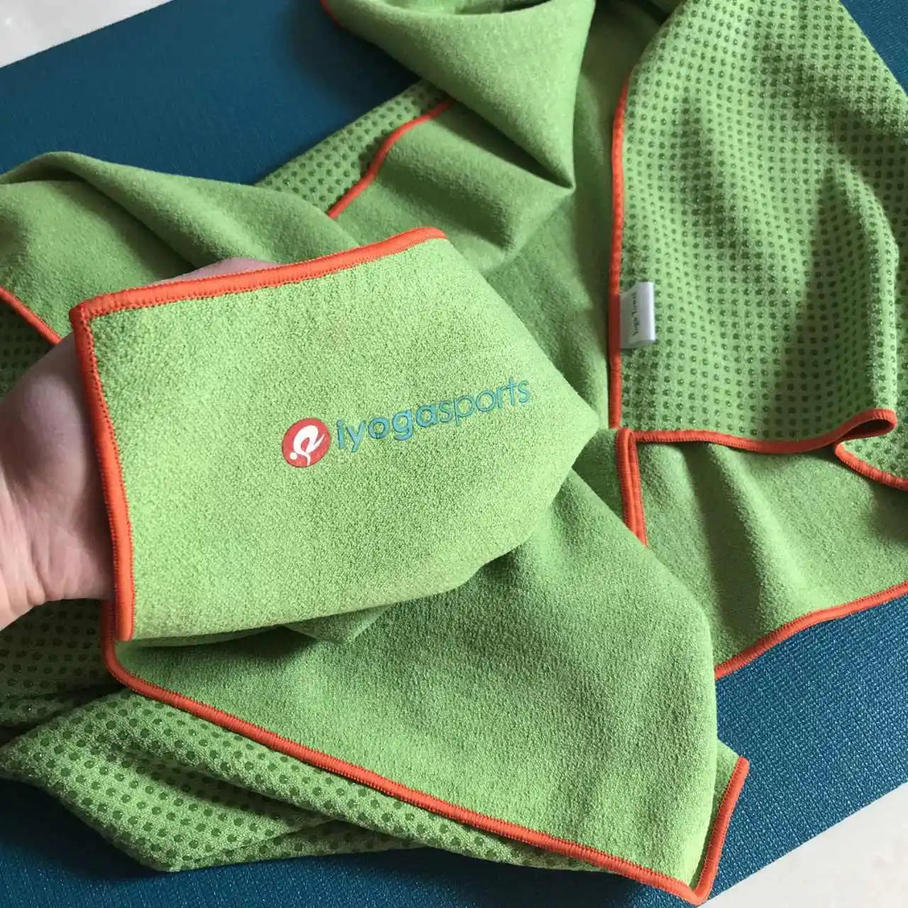 Tapis de yoga antidérapant portable microfibre  vert lime - Les Rituels d'Isabelle