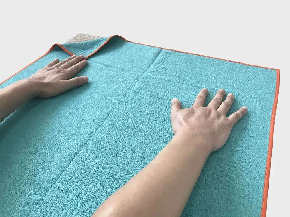 Tapis de yoga antidérapant portable microfibre  bleu-vert- Les Rituels d'Isabelle
