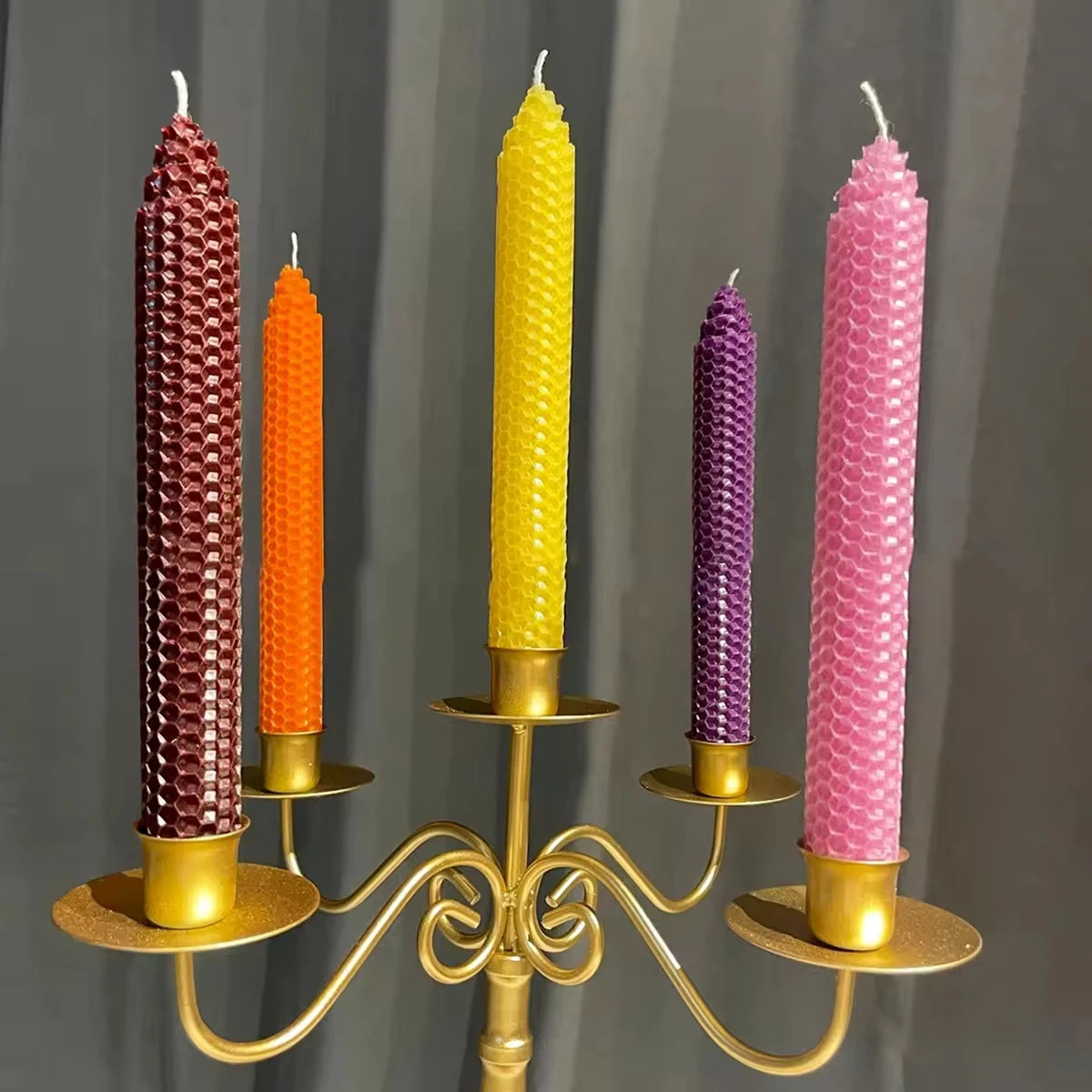 Rouleaux de Bougies en Feuille de Cire d’Abeille Colorée – Ensemble de 13 pièces (20x20 cm)