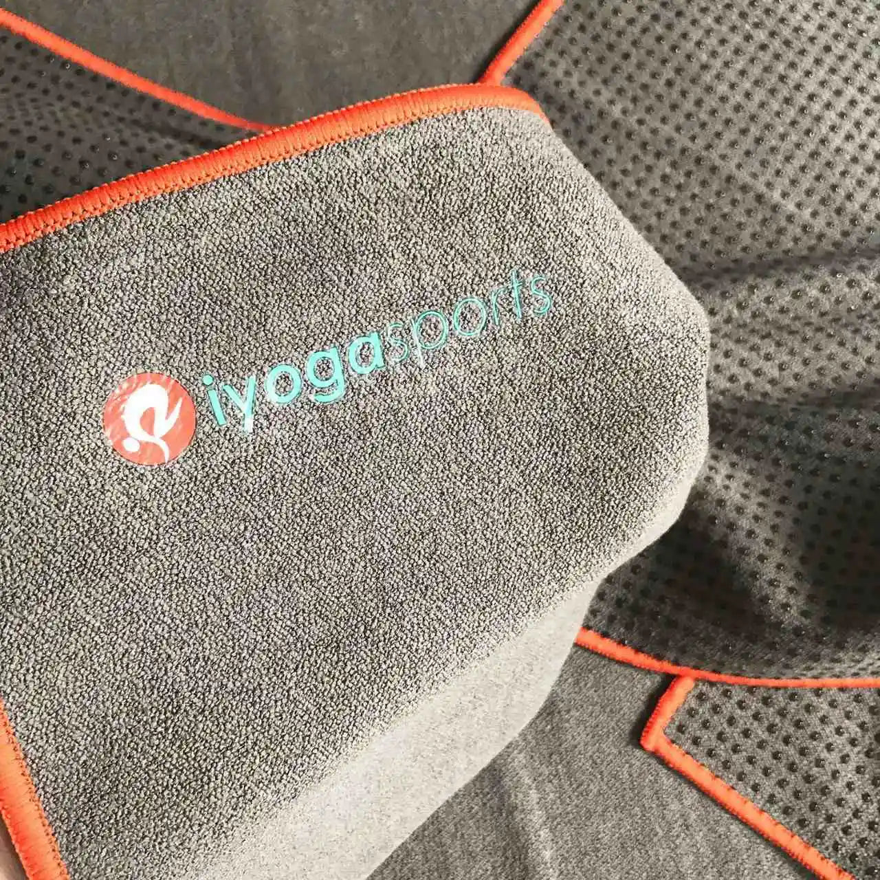 Tapis de yoga antidérapant portable microfibre  beige - Les Rituels d'Isabelle