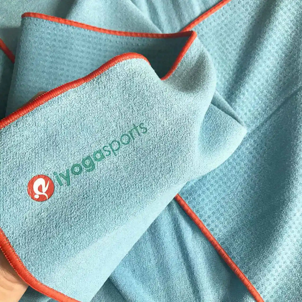 Tapis de yoga antidérapant portable microfibre bleu pâle- Les Rituels d'Isabelle