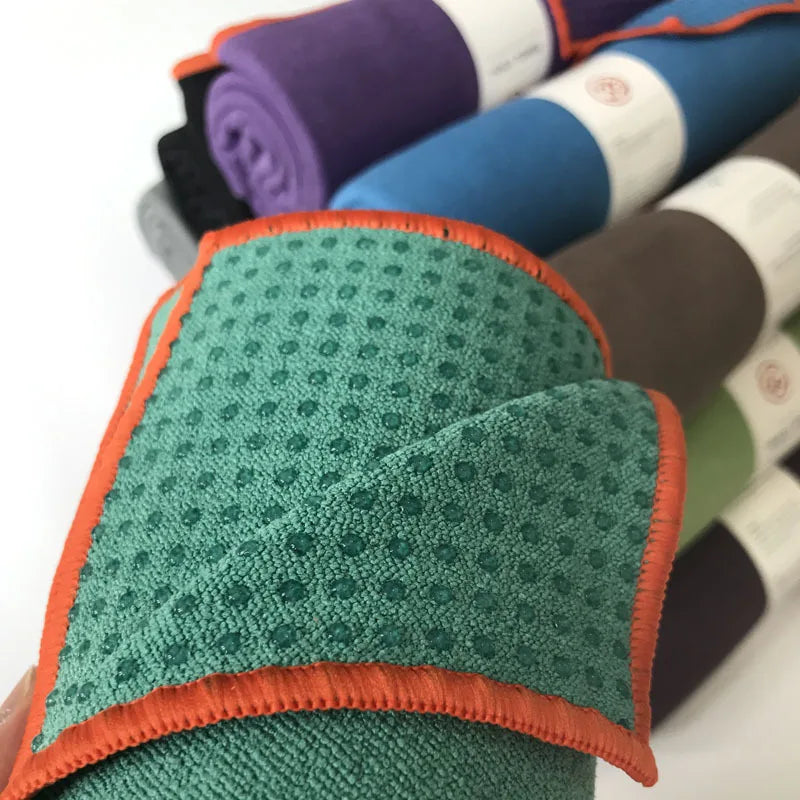 Zoom sur la texture du tapis de yoga antidérapant vert - Les Rituels d'Isabelle