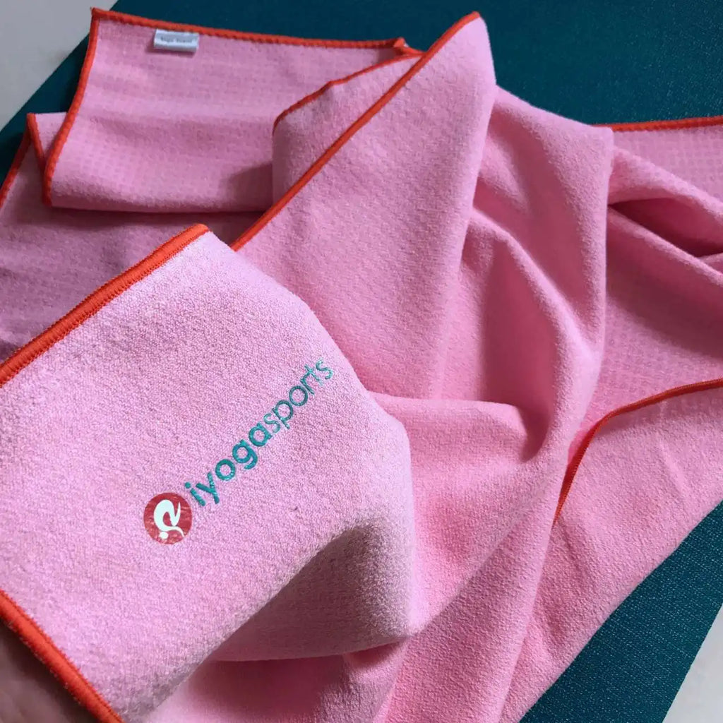 Tapis de yoga antidérapant portable microfibre  rose- Les Rituels d'Isabelle